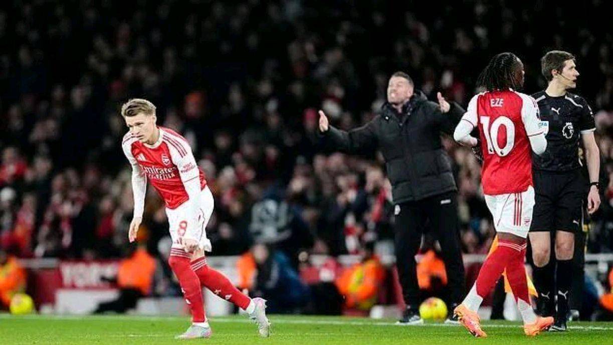 英超豪门临危受命，淘汰赛路上带来希望