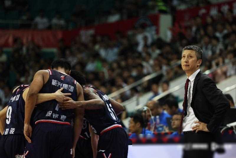 关于新疆男篮遭遇广州队，实力均衡充满对抗的信息